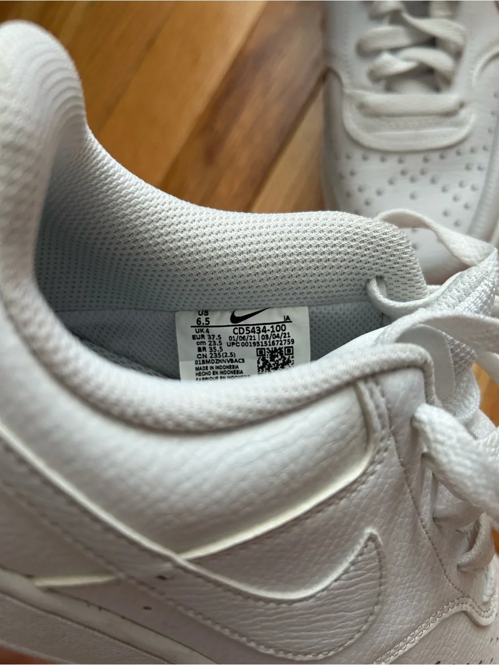 Nike women’s court